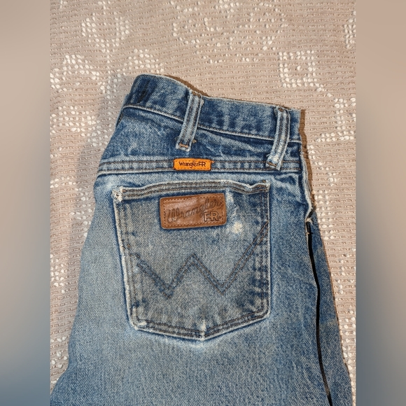 Fire resistant distressed cutoff shorts. - Picture 4 of 7